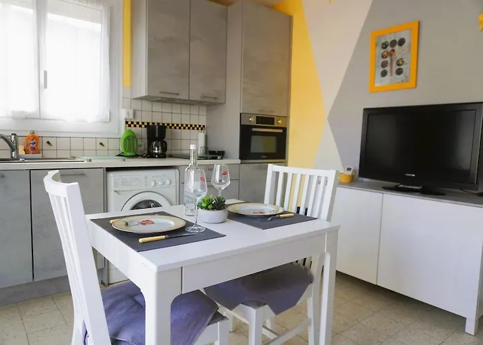 Les Tournesols Clim 4 Pers Апартаменты *